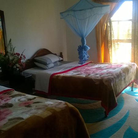 Srihelyes Inn ヌワラ・エリヤ エクステリア 写真