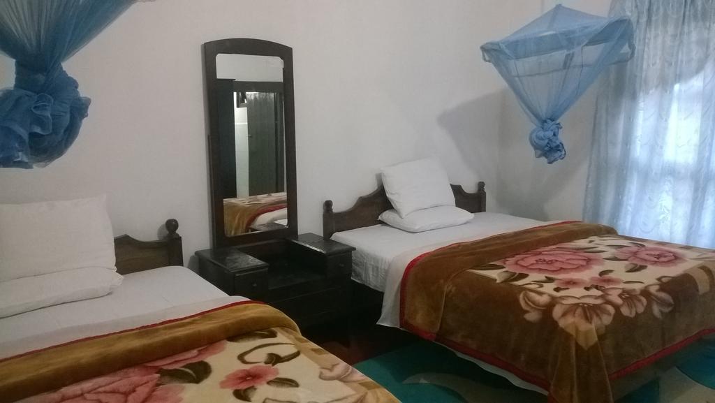 Srihelyes Inn ヌワラ・エリヤ エクステリア 写真